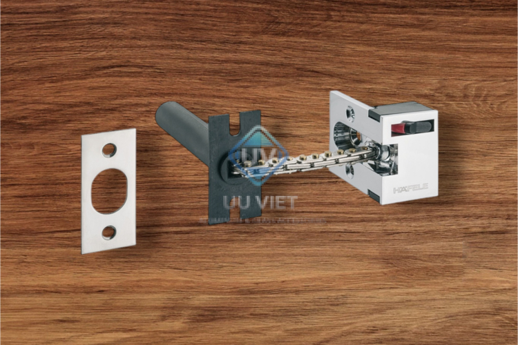 Chốt cửa an toàn, cho cửa gỗ mở hướng vào bên trong
